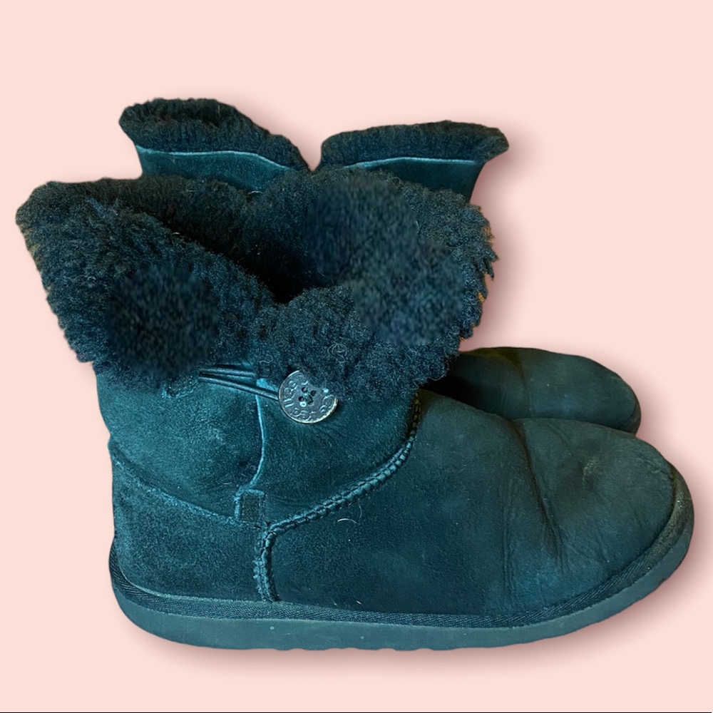 ✨ UGG ✨ black mid height boots - size 6